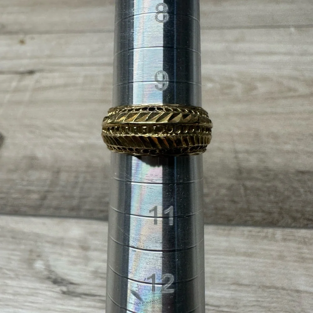 Detailed‎ Gold-Tone Unisex Size 10 Ring